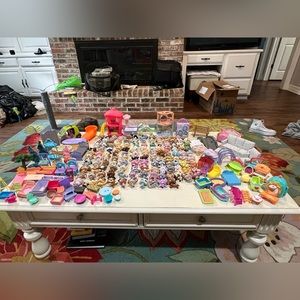 Littlest Pet Shop huge lot - pets/accessories